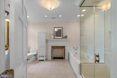 Bath - 832 William St, Baltimore, MD 21230 photo 1 of 4