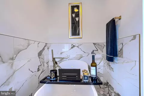 Bath - 3816 Sequoia Ave, Baltimore, MD 21215 photo 6 of 20