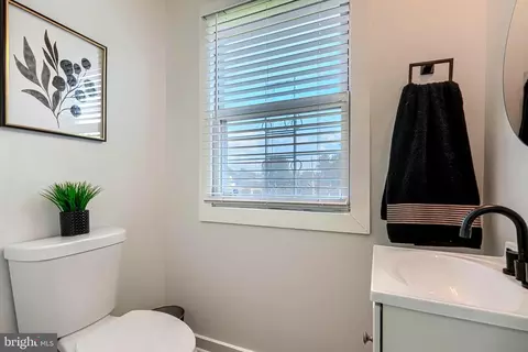 Bath - 3816 Sequoia Ave, Baltimore, MD 21215 photo 1 of 20