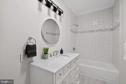 Bath - 2737 Riggs Ave, Baltimore, MD 21216 photo 2 of 2