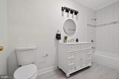 Bath - 2737 Riggs Ave, Baltimore, MD 21216 photo 1 of 2