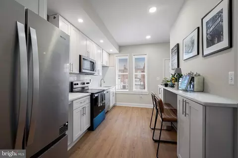 Entry Way - 2323 Sidney Ave, Baltimore, MD 21230 photo 3 of 6