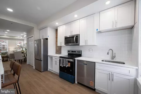 Entry Way - 2323 Sidney Ave, Baltimore, MD 21230 photo 4 of 6