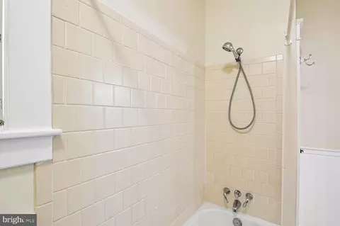 Bath - 5306 Wendley Rd, Baltimore, MD 21229 photo 2 of 4