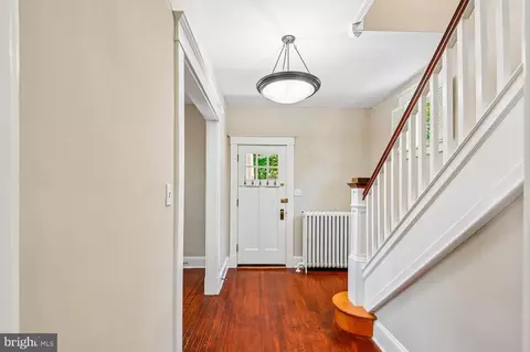 Entry Way - 5306 Wendley Rd, Baltimore, MD 21229 photo 1 of 3