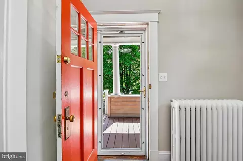 Entry Way - 5306 Wendley Rd, Baltimore, MD 21229 photo 2 of 3