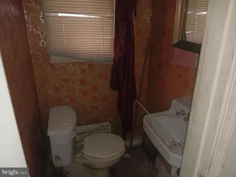 Entry Way - 3734 Overview Rd, Baltimore, MD 21215 photo 3 of 3