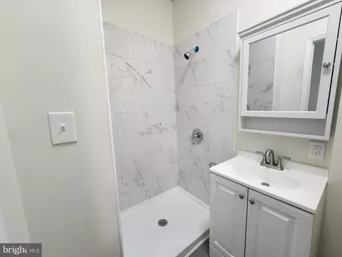 Bath - 2427 E Lanvale St, Baltimore, MD 21213 photo 1 of 2
