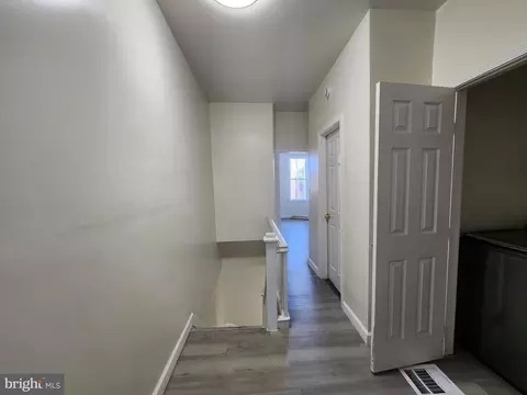 Entry Way - 2427 E Lanvale St, Baltimore, MD 21213 photo 6 of 7