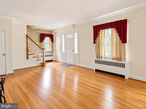 Living - 708 Dryden Dr, Baltimore, MD 21229 photo 1 of 2
