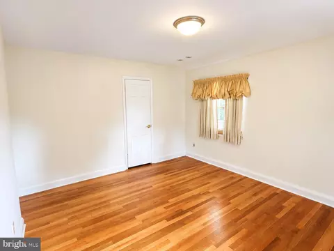 Bedroom - 708 Dryden Dr, Baltimore, MD 21229 photo 4 of 6