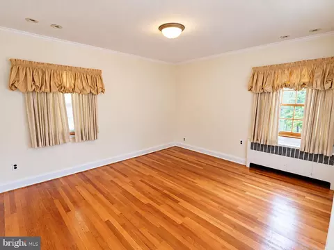 Bedroom - 708 Dryden Dr, Baltimore, MD 21229 photo 3 of 6