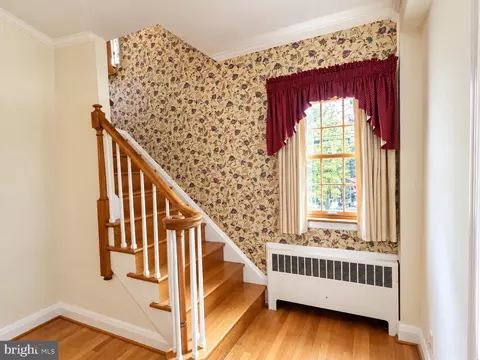 Entry Way - 708 Dryden Dr, Baltimore, MD 21229 photo 1 of 5
