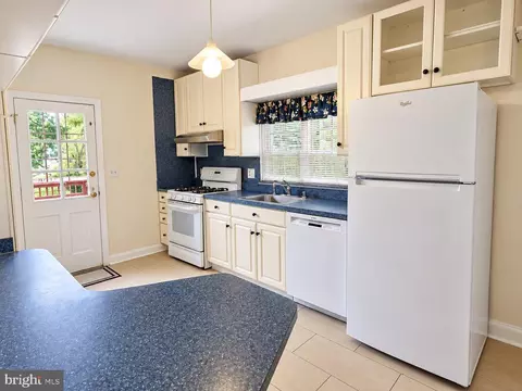 Kitchen - 708 Dryden Dr, Baltimore, MD 21229 photo 1 of 2