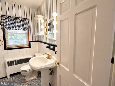 Bath - 708 Dryden Dr, Baltimore, MD 21229 photo 1 of 2