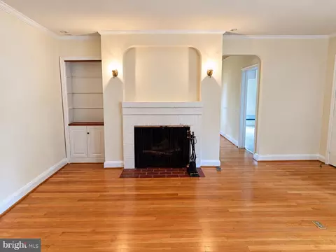 Living - 708 Dryden Dr, Baltimore, MD 21229 photo 2 of 2