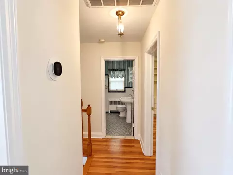 Entry Way - 708 Dryden Dr, Baltimore, MD 21229 photo 5 of 5