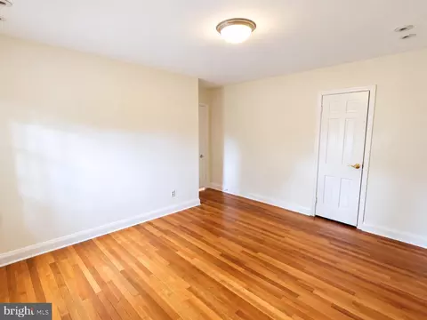 Bedroom - 708 Dryden Dr, Baltimore, MD 21229 photo 5 of 6