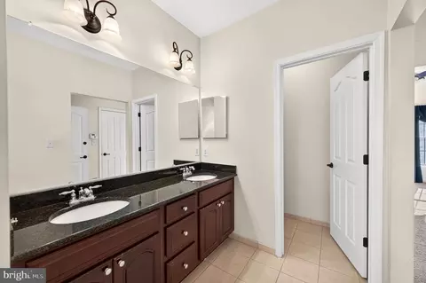 Bath - 1307 Covington St, Baltimore, MD 21230 photo 2 of 5