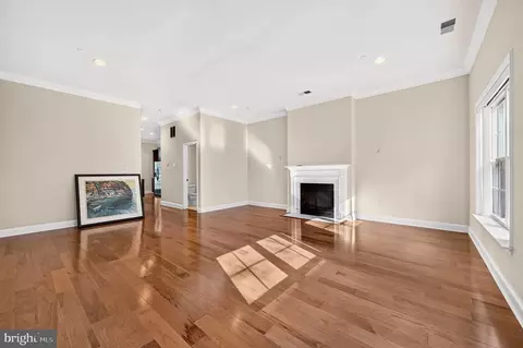 Living - 1307 Covington St, Baltimore, MD 21230 photo 4 of 6
