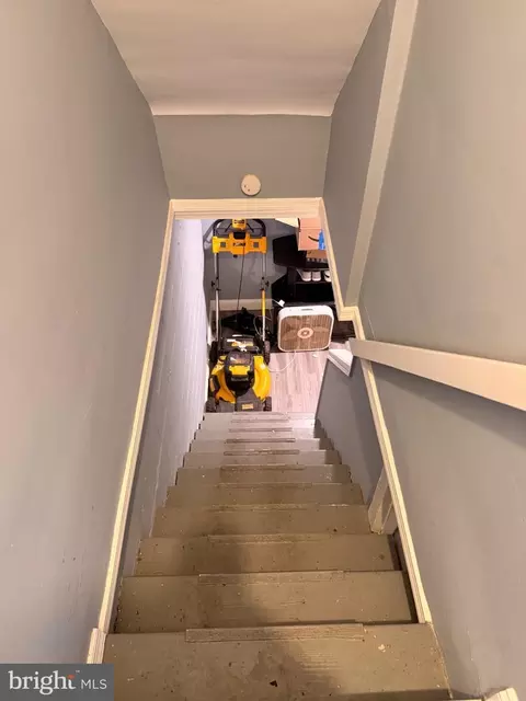 Entry Way - 3721 Elmley Ave, Baltimore, MD 21213 photo 2 of 4