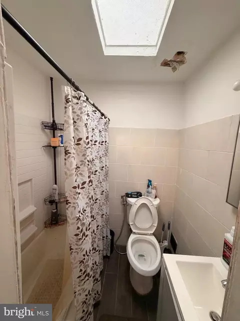 Bath - 3721 Elmley Ave, Baltimore, MD 21213 photo 3 of 3