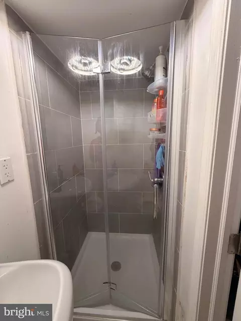 Bath - 3721 Elmley Ave, Baltimore, MD 21213 photo 2 of 3