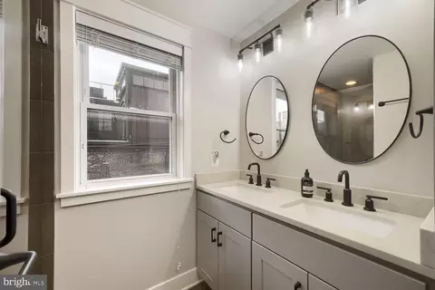 Bath - 2921 Dillon St, Baltimore, MD 21224 photo 1 of 3