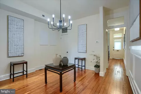 Entry Way - 841 Powers St, Baltimore, MD 21211 photo 4 of 10