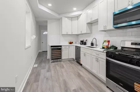Entry Way - 22 N Gilmor St, Baltimore, MD 21223 photo 3 of 10