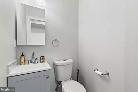 Bath - 1727 E 33rd St, Baltimore, MD 21218 photo 1 of 2