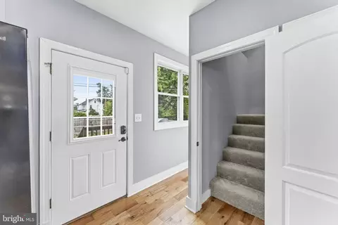 Entry Way - 3708 Coolidge Ave, Baltimore, MD 21229 photo 5 of 6