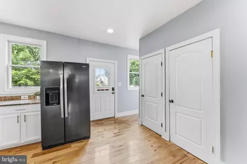 Entry Way - 3708 Coolidge Ave, Baltimore, MD 21229 photo 2 of 6