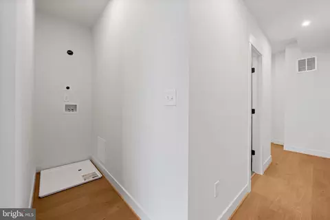 Entry Way - 309 E 22nd St, Baltimore, MD 21218 photo 3 of 4