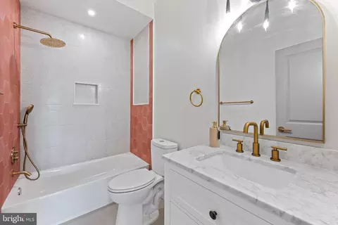 Bath - 309 E 22nd St, Baltimore, MD 21218 photo 3 of 6