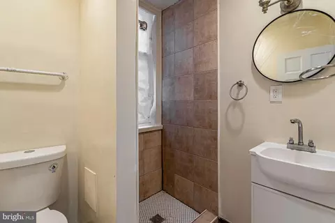 Bath - 1135 Myrtle Ave, Baltimore, MD 21201 photo 1 of 2