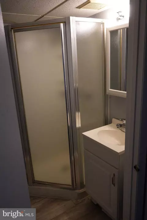 Bath - 5700 Maplehill Rd, Baltimore, MD 21239 photo 2 of 2