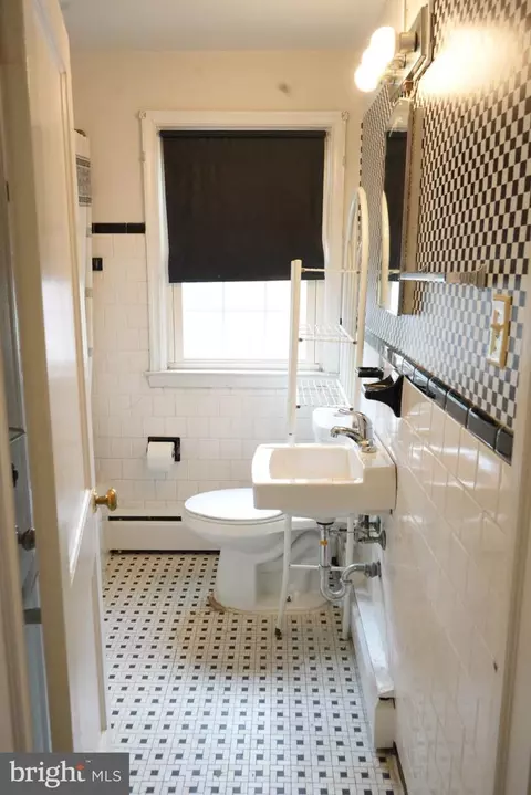 Bath - 5700 Maplehill Rd, Baltimore, MD 21239 photo 1 of 2