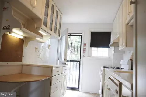 Entry Way - 5700 Maplehill Rd, Baltimore, MD 21239 photo 2 of 2