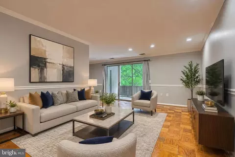 Living - 111 Cross Keys Rd # D, Baltimore, MD 21210 photo 1 of 3