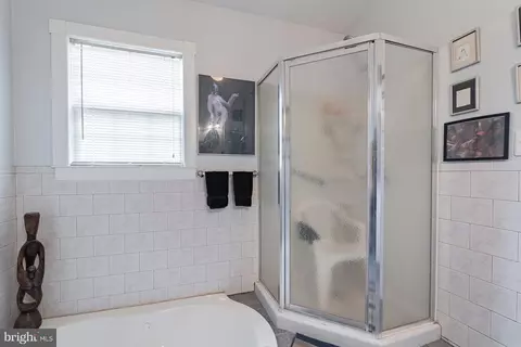 Bath - 523 Scott St, Baltimore, MD 21230 photo 2 of 3