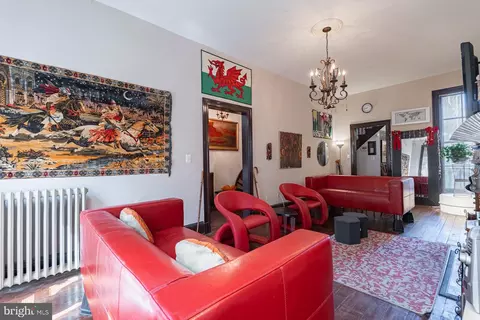 Living - 523 Scott St, Baltimore, MD 21230 photo 1 of 2