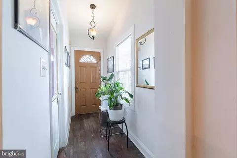Entry Way - 523 Scott St, Baltimore, MD 21230 photo 3 of 16