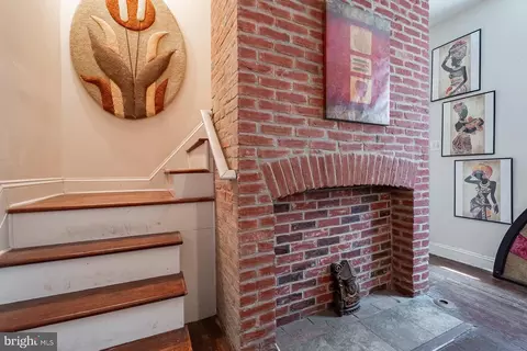 Entry Way - 523 Scott St, Baltimore, MD 21230 photo 5 of 16