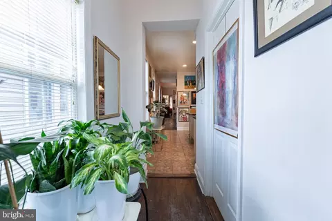 Entry Way - 523 Scott St, Baltimore, MD 21230 photo 4 of 16