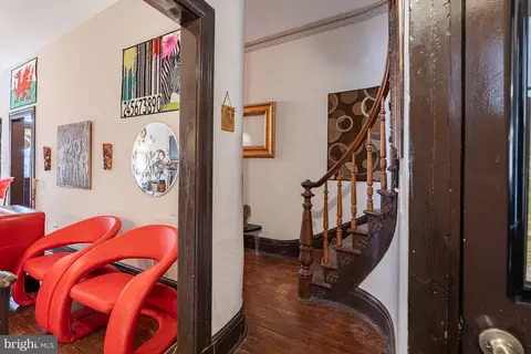 Entry Way - 523 Scott St, Baltimore, MD 21230 photo 7 of 16