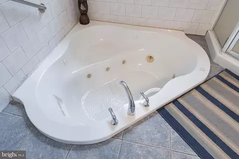 Bath - 523 Scott St, Baltimore, MD 21230 photo 3 of 3