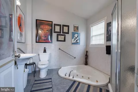 Bath - 523 Scott St, Baltimore, MD 21230 photo 1 of 3