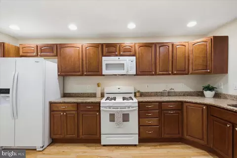 Kitchen - 40 Poultney St E, Baltimore, MD 21230 photo 2 of 3