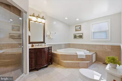 Bath - 40 Poultney St E, Baltimore, MD 21230 photo 4 of 5